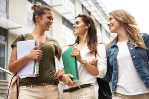 Studenten Frauen   freepik gpointstudio.news