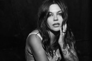 Louane 10.10.26.news